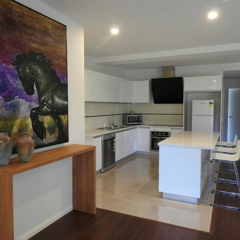 Phillip Island Towers - Tourism Caloundra 26