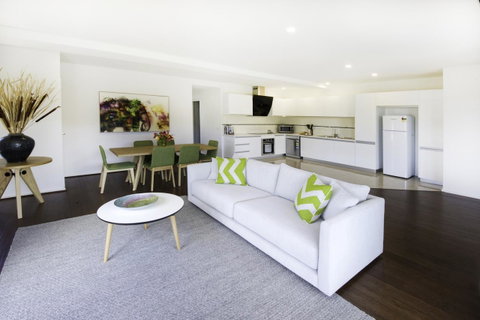 Phillip Island Towers - Tourism Caloundra 34