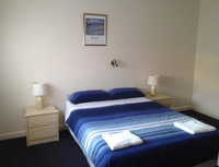 Rosebud Beach Unit 200 mt to Beach. Late checkout