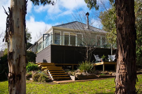 Lake Como Villa - Tourism Caloundra 0
