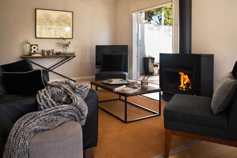 Lake Como Villa - Tourism Caloundra 2