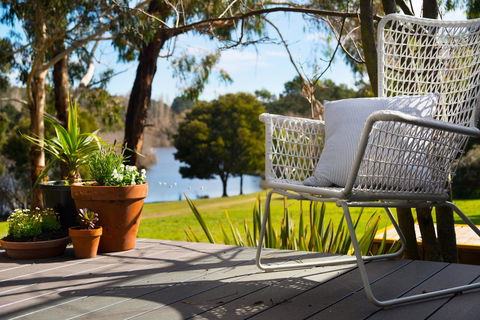 Lake Como Villa - Tourism Caloundra 1