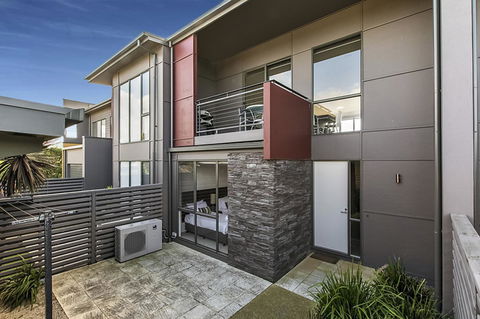 Twenty Five Coast - Tourism Caloundra 1