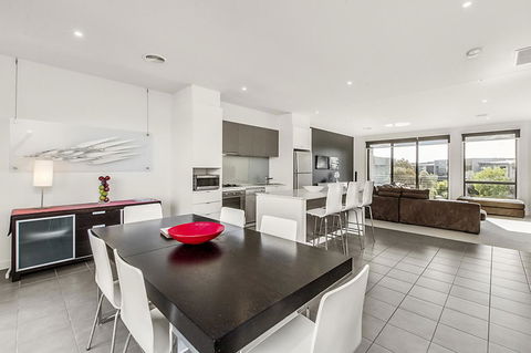 Twenty Five Coast - Tourism Caloundra 0
