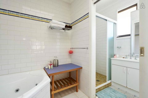 Cottages For Two - Tourism Caloundra 13