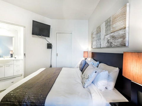 Dockland Kings Lucky 805 - Tourism Caloundra 17