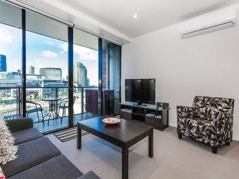 Dockland Kings Lucky 805 - Tourism Caloundra 16