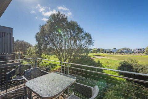 Stylish 3 Bedroom Townhouse - Free Parking - Tourism Caloundra 13