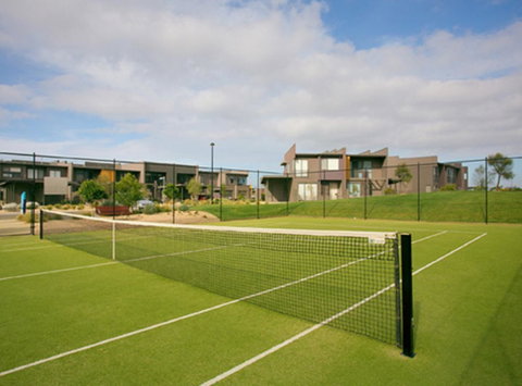 Stylish 3 Bedroom Townhouse - Free Parking - Tourism Caloundra 25