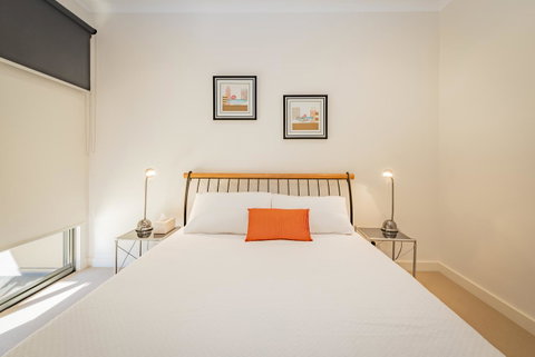 Stylish 3 Bedroom Townhouse - Free Parking - Tourism Caloundra 6