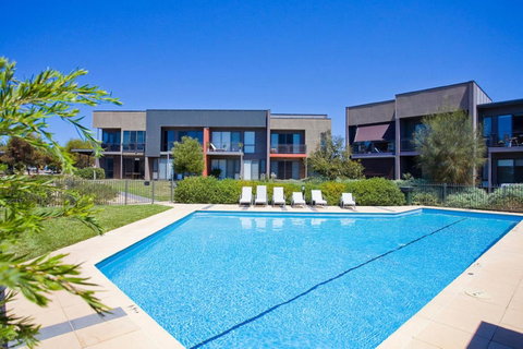 Stylish 3 Bedroom Townhouse - Free Parking - Tourism Caloundra 5