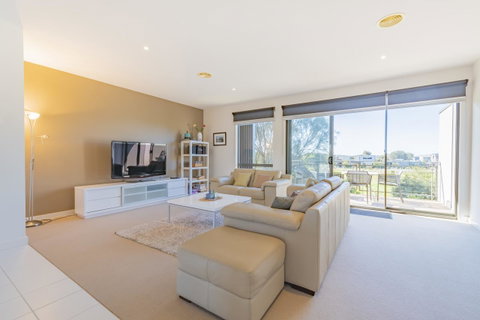 Stylish 3 Bedroom Townhouse - Free Parking - Tourism Caloundra 15