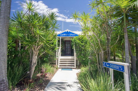 Debbie\'s Place - Tourism Caloundra 0