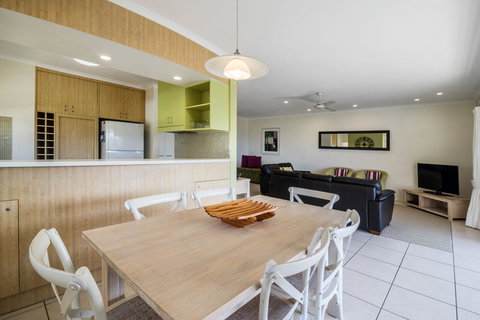 Sunseeker Holiday Apartments - Tourism Caloundra 2