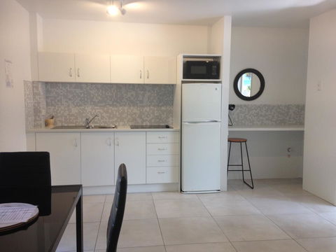 Chez Noosa Resort Motel - Tourism Caloundra 5