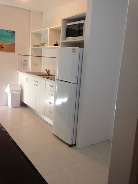 Chez Noosa Resort Motel - Tourism Caloundra 0