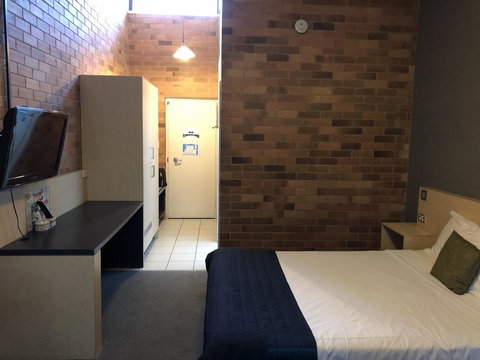 Bribie Island Hotel - Tourism Caloundra 3