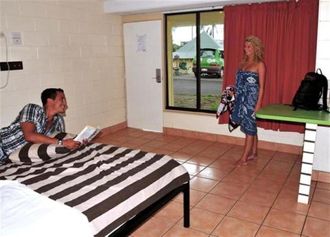 Nomads Airlie Beach - Tourism Caloundra 5