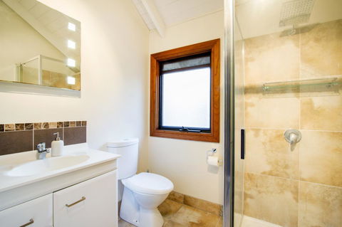 Airlie Beach Eco Cabins - Adults Only - Tourism Caloundra 22