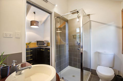 Airlie Beach Eco Cabins - Adults Only - Tourism Caloundra 30