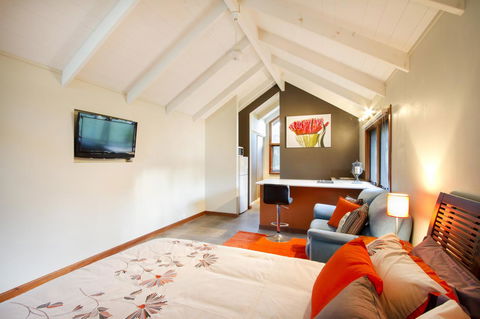 Airlie Beach Eco Cabins - Adults Only - Tourism Caloundra 9