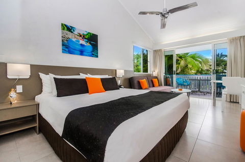 By The Sea Port Douglas - Tourism Caloundra 2