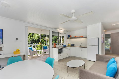 By The Sea Port Douglas - Tourism Caloundra 8