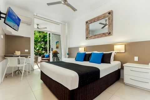 By The Sea Port Douglas - Tourism Caloundra 11