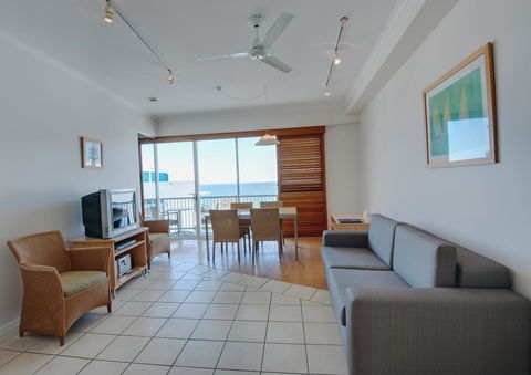 Rolling Surf Resort - Tourism Caloundra 41