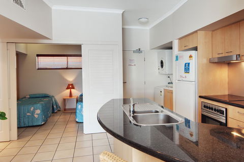 Rolling Surf Resort - Tourism Caloundra 19