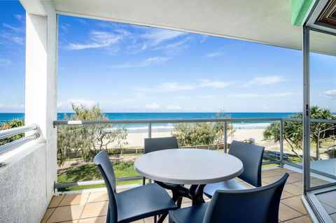 Rolling Surf Resort - Tourism Caloundra 10