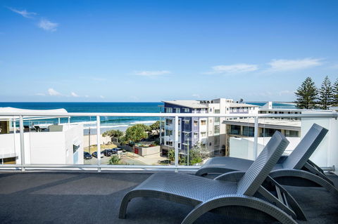 Rolling Surf Resort - Tourism Caloundra 21