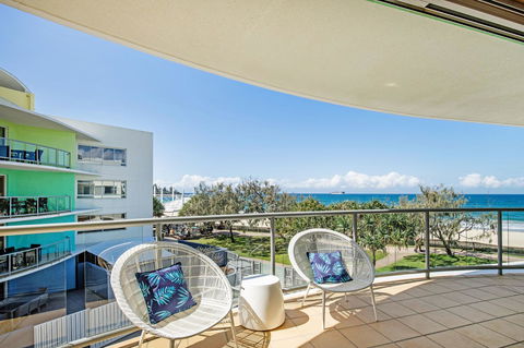 Rolling Surf Resort - Tourism Caloundra 14
