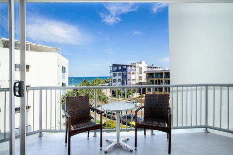 Rolling Surf Resort - Tourism Caloundra 24