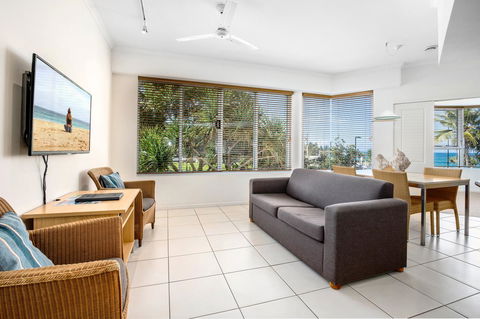 Rolling Surf Resort - Tourism Caloundra 31