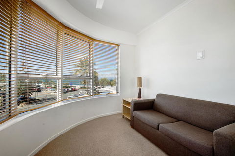 Rolling Surf Resort - Tourism Caloundra 29