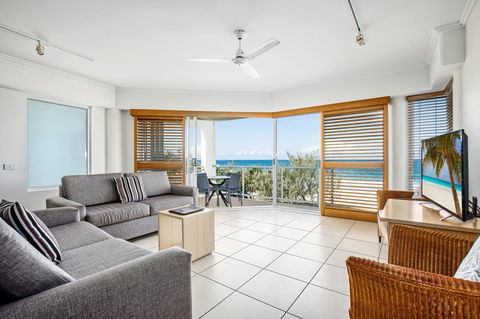 Rolling Surf Resort - Tourism Caloundra 11