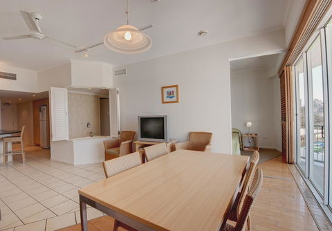 Rolling Surf Resort - Tourism Caloundra 40