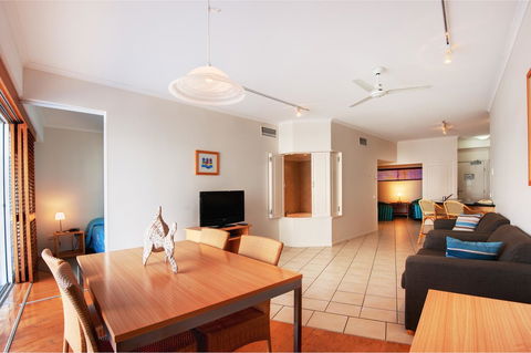 Rolling Surf Resort - Tourism Caloundra 37