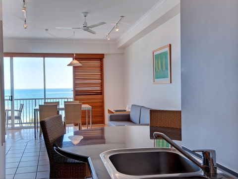 Rolling Surf Resort - Tourism Caloundra 39