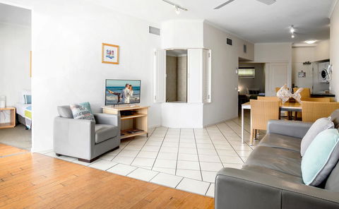 Rolling Surf Resort - Tourism Caloundra 27