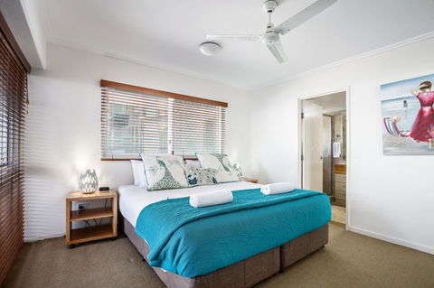 Rolling Surf Resort - Tourism Caloundra 3