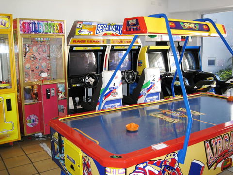 Rolling Surf Resort - Tourism Caloundra 34