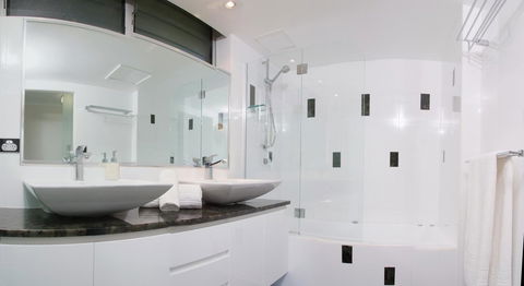 Poinciana 112 - Tourism Caloundra 11