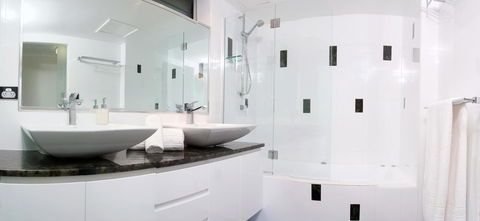 Poinciana 112 - Tourism Caloundra 15