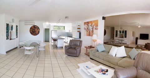 Poinciana 112 - Tourism Caloundra 14