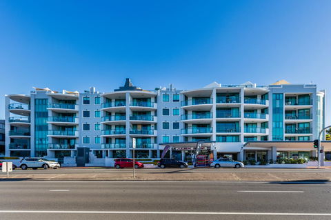 Grand Palais Boolarong Beachside Apartments - Tourism Caloundra 9