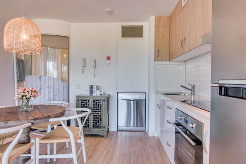 Grand Palais Boolarong Beachside Apartments - Tourism Caloundra 6