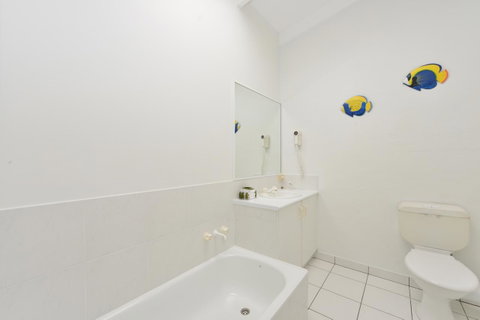 Seascape Holidays At Beachfront Terraces - Tourism Caloundra 8