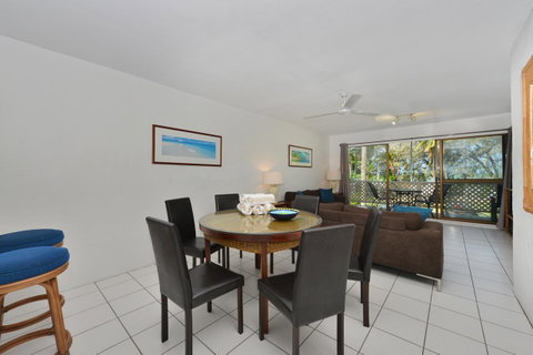 Seascape Holidays At Beachfront Terraces - Tourism Caloundra 9